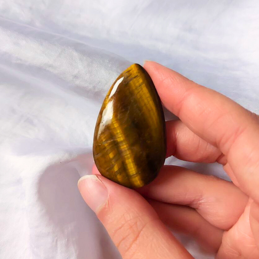 Cabochon in occhio di tigre a goccia