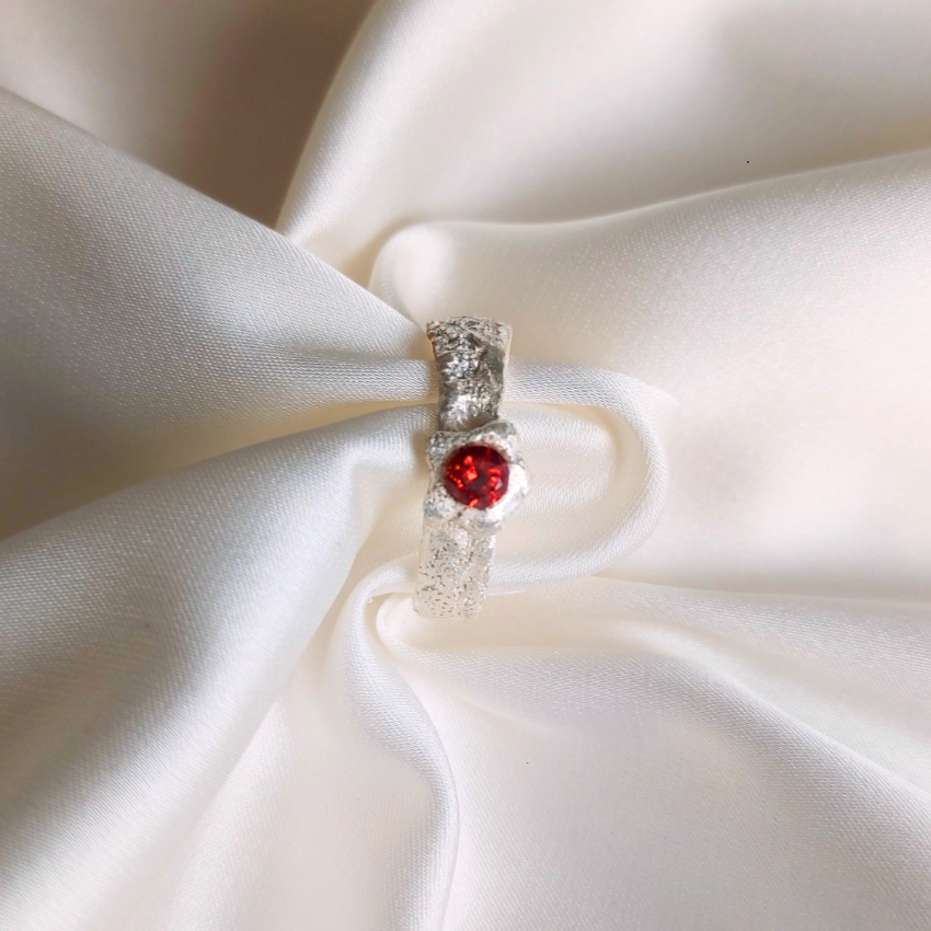 Starfish - Handcrafted Silver 999 ring with coral red Cubic Zirconia